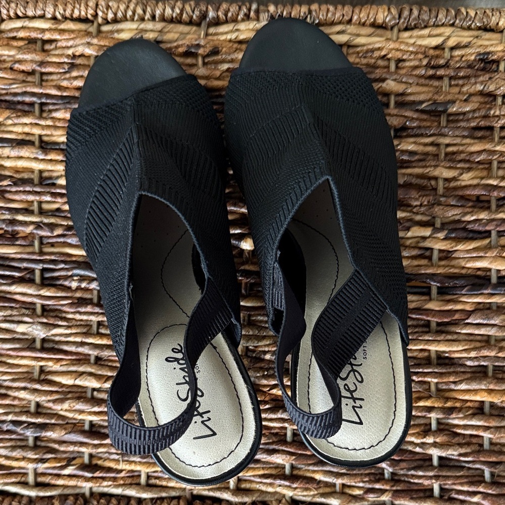 Elegant Black Women's Heeled Dressy Sandals - size 9 - Picture 4 of 11